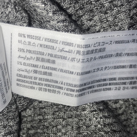 HOLLISTER “MUST HAVE COLLECTION” GRAY SHIRT - Picture 5 of 8